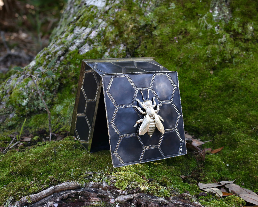 Gogo Bee Keepsake Box in Nature with Moss 