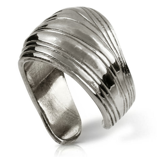 alpaca palm frond ring quarter view on white background